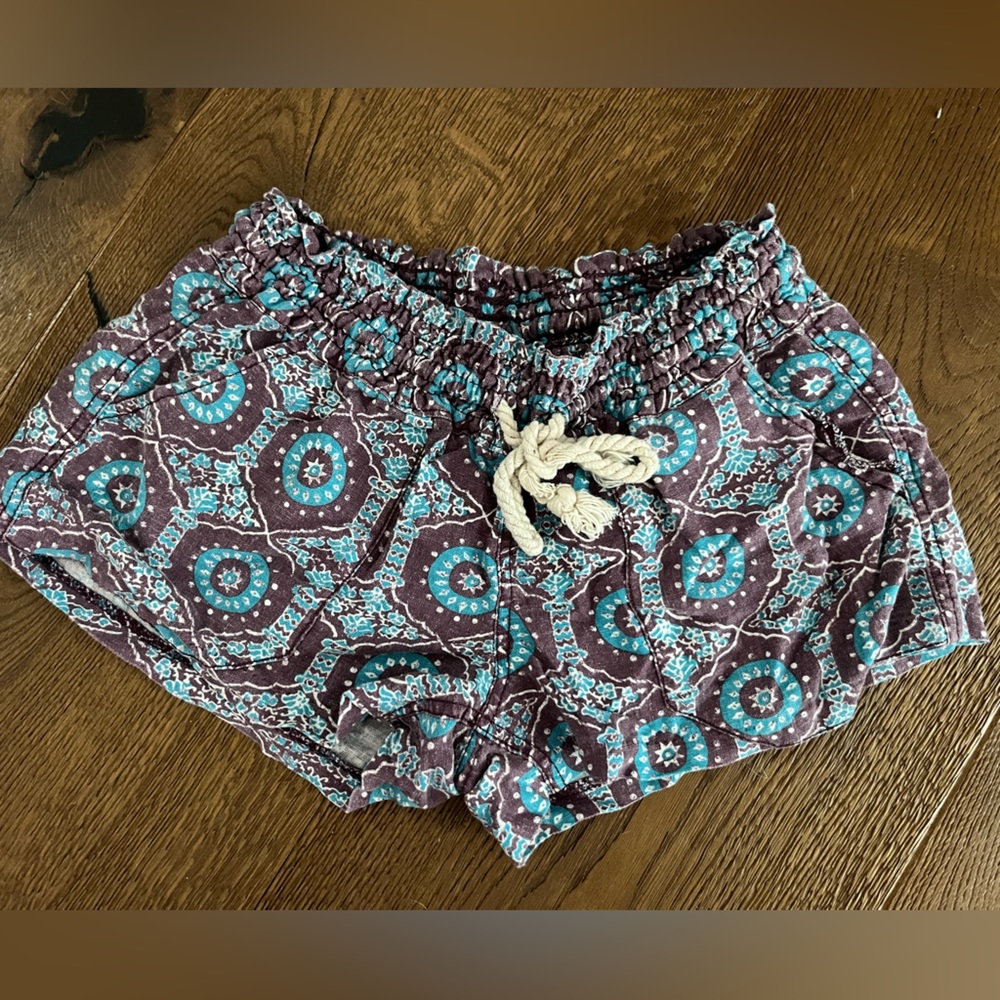 Roxy drawstring shorts size small. In good condition!